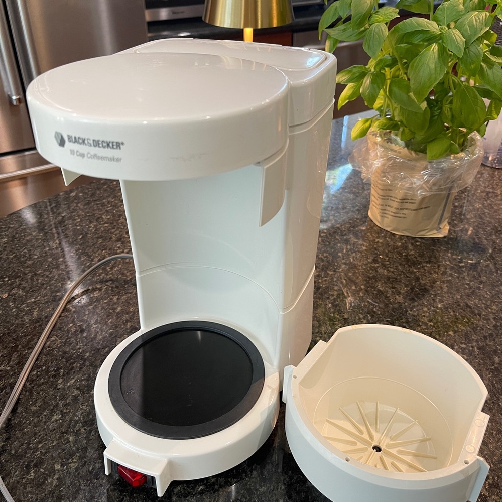 Black & Decker White Coffee Brewer.10cup coffeemaker